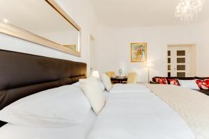 Old Town Square Royal Apartment