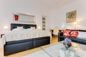 Old Town Square Royal Apartment