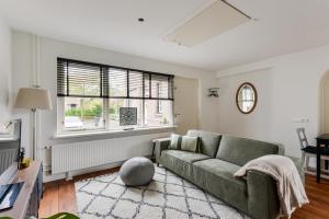 Luxury Garden View Apartment