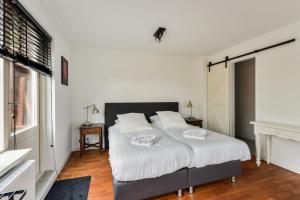 Luxury Garden View Apartment