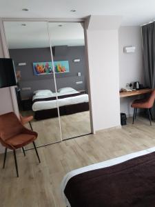 Hotels Logis Auberge Saint Simond : photos des chambres