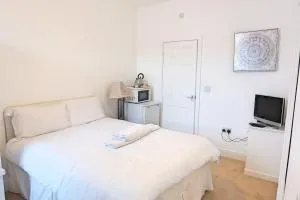 Whitburn Guest House About 7 mins Walk To The City Free Internet TV - 索恩