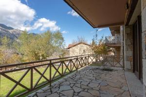 Eptalofos Riverside Chalet With Panoramic View Parnassos Greece