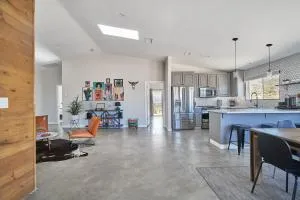 Eclectic Joshua Tree - Joshua Tree