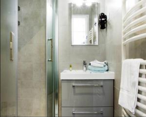 Appartements LE REFUGE avec terrasse et jardin, en plein centre-ville, gare 5 minutes a pieds : photos des chambres