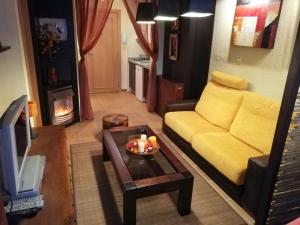 Apartamentos Arttyfal con parking y WiFi by SURYNIEVE