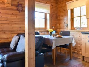 Roe Deer Log Cabin Mulben Scotland J2ski