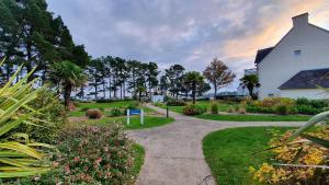 Appartements Vacances O Cap Coz - Jardin vue mer et piscine - Residence Cap Azur Fouesnant : photos des chambres