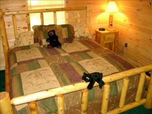 Sunset Ridge Cabin - A Romantic Smoky Mountain Escape or Family Getaway with Privacy - behind Dollywood, large game room, jacuzzi tub, fire pit, large wrap-around deck, and more