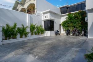 RedDoorz Plus @ Cameloan Hotel Palu