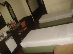 Hotel Empires