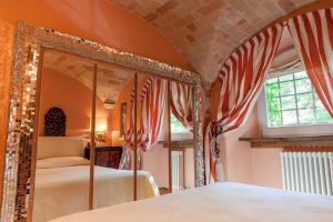 MarcheAmore - Bottega di Giacomino for art lovers, with private courtyard