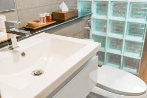 THE BEACH CHA AM Suites