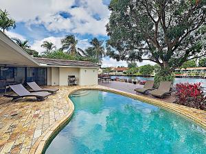 Four-Bedroom House room in Luxe Waterfront Home: Pool Boat Dock Near Beach home