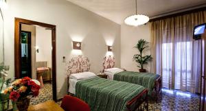Hotel Villarosa con Vespa Rent