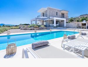 Red Rock Villa Sea View & Infinity Pool