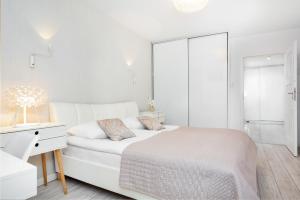 Apartment Warsaw Moonlight 1 by Renters