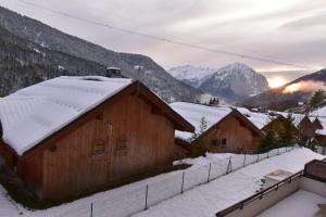 Maisons de vacances VAUJANYLOCATIONS - Domaine du Patre : Appartement avec Vue sur la Montagne