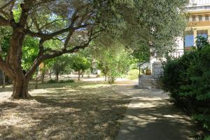 Villas Maison lumineuse et spacieuse avec jardin arbore : photos des chambres