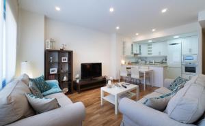 Holidays & Home Malaga Centro MariaZambrano- Parking Gratis
