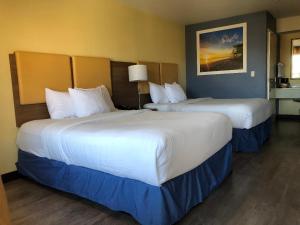 Queen Room with Two Queen Beds - Non-Smoking room in Days Inn by Wyndham Hayward Airport