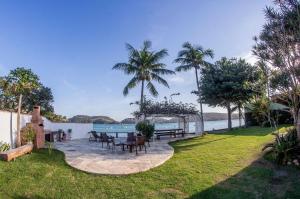 Mansão Pé na Areia da Praia da Ferradura