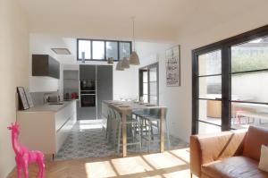 Maisons de vacances L'Echoppe - Maison 3 chambres avec 2 salles de bain et grande Terrasse : photos des chambres