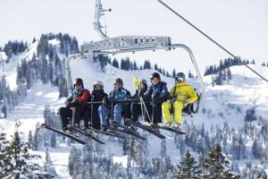 Spacious Condo - Pool & BBQ - Ski, MTB, Golf, Telework - Le Champlain