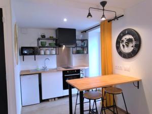 Superbe studio entre le port et le centre ville - LIT KING-SIZE, WiFi & NETFLIX gratuit