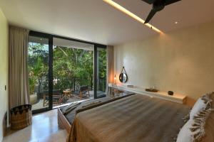 Casa Agape Boutique Hotel Rooftop Pool & Beach club access