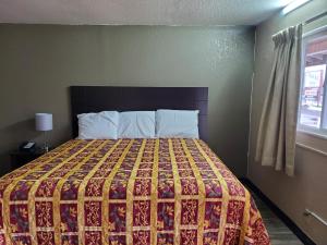 Standard King Room room in Travel Inn