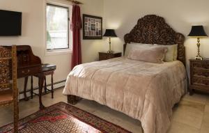 Deluxe Queen Room room in Casa Blanca Inn and Suites