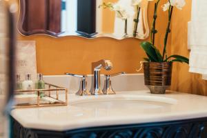 Neighbourgood Sutter Mansion