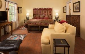 Deluxe King Suite room in Casa Blanca Inn and Suites