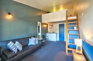 Self-Contained Room and Loft room in Reavers Lodge