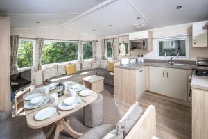 2 Bedroom Gold Caravan room in South Bay Holiday Park