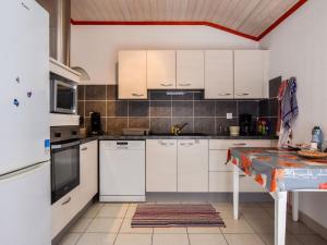 Maisons de vacances Charming Holiday Home in La Teste de Buch with Swimming Pool : photos des chambres