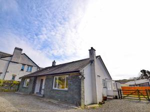 Modern Holiday Home in Lake District with Fireplace
