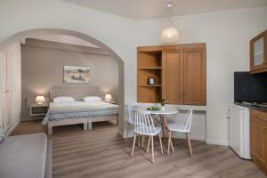 Standard Triple Studio room in Alianthos Suites