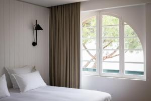 Junior Suite Lake View room in Hôtel Les Hortensias du Lac