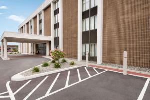 Super 8 by Wyndham LiverpoolSyracuse North Airport