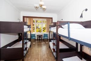 Bed in 6-Bed Mixed Dormitory Room with Bathroom room in Hostel Wratislavia