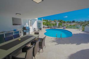 Gila - sea view villa with private pool in Benissa