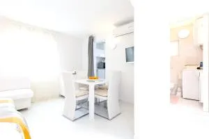 Charming house in Skrpčići with enclosed garden - 斯科比西奇