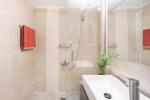 A Short Walk to Syntagma and Plaka by Athenian Homes