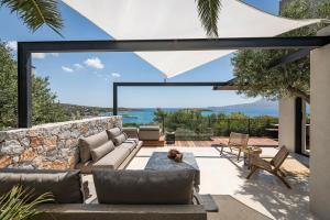 OPENNESS House by the sea