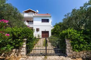 Apartments Pupa 