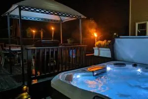 Chain O Lakes Nautical 4Bed 3Bath Waterfront with Bonus Room, Large Deck and Hot Tub - Кеноша