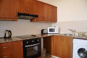 Top floor 2 bedroom apartment E101, 3 pools, sea view, FREE WIFI