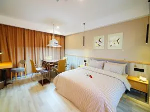 Up And In Yunnan Kunming Guandu Area Kunming School - Chengjiang